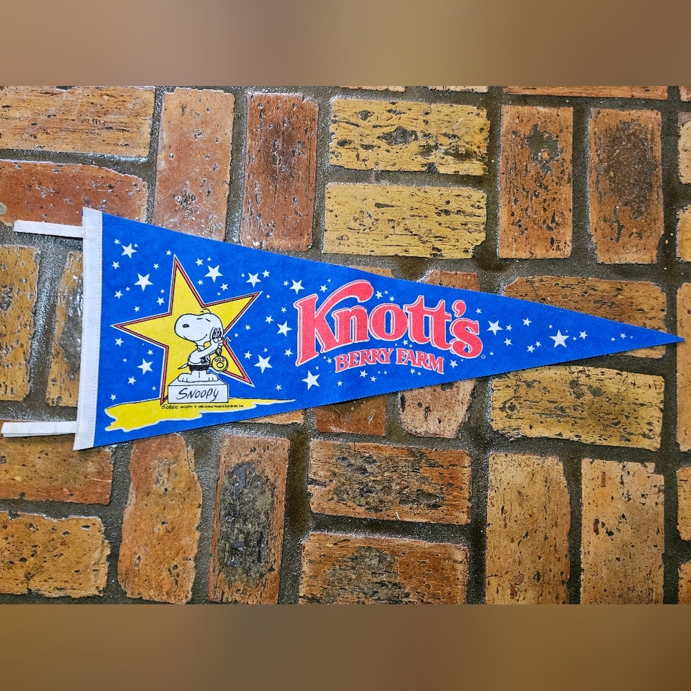 VTG 1958 Peanuts Snoopy Knott's Berry Farm Pennant